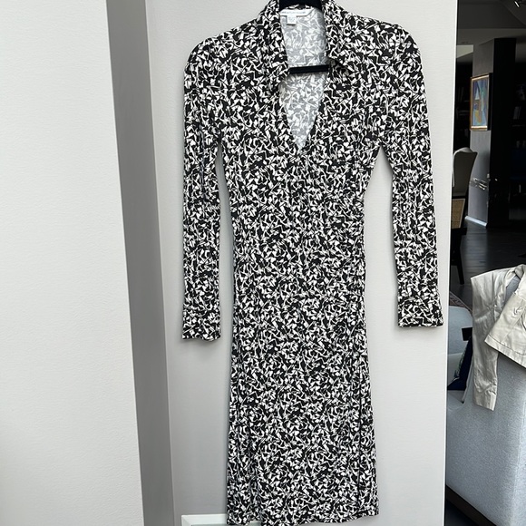 DIANE von FURSTENBERG Ila dress, 100% silk, size S - Picture 2 of 14